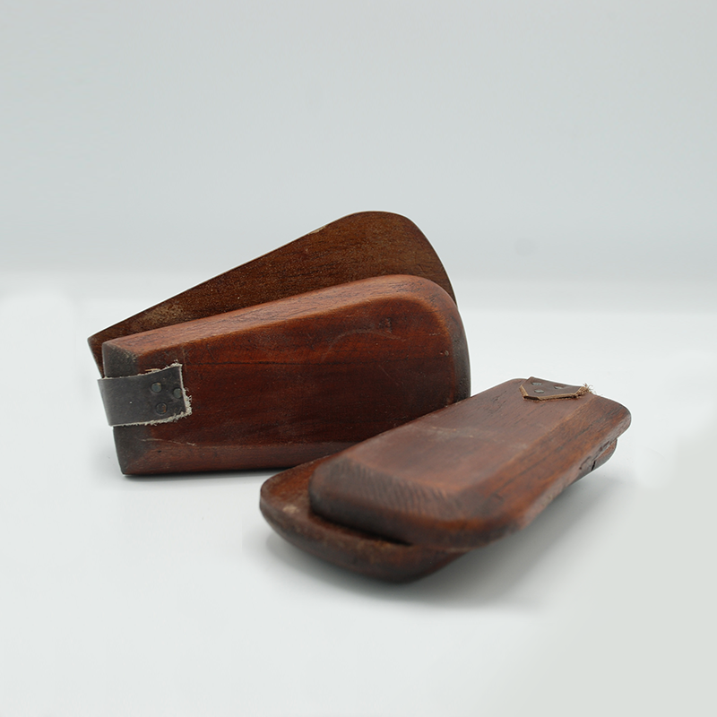 Plantain wood presser (Pez)